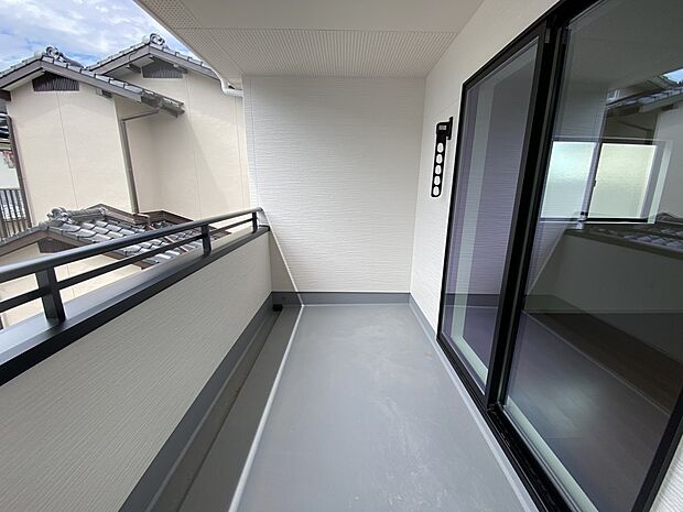 【その他内観】南向きの陽当たり良好なバルコニー(1号棟同仕様)