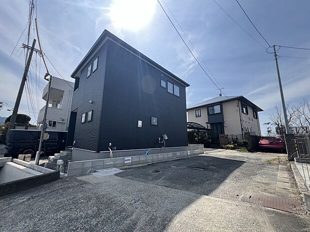 【前面道路含む現地写真】接道：北側4.7ｍ私道