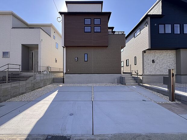 【駐車場】並列で駐車可能です(2号棟)