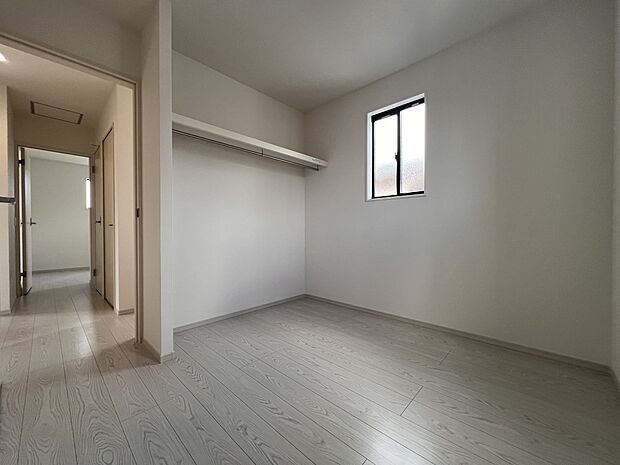 【洋室】洋室4.5帖 お子さまのお部屋としてもお使いいただけます