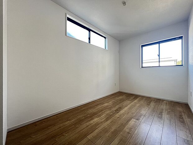 【同仕様写真(その他内観)】洋室5帖　全居室2面採光仕様の明るい居宅です(同仕様)