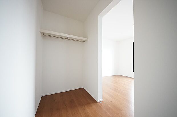 【同仕様写真(その他内観)】ウォークインクローゼットは2部屋にご用意いたします(同仕様)