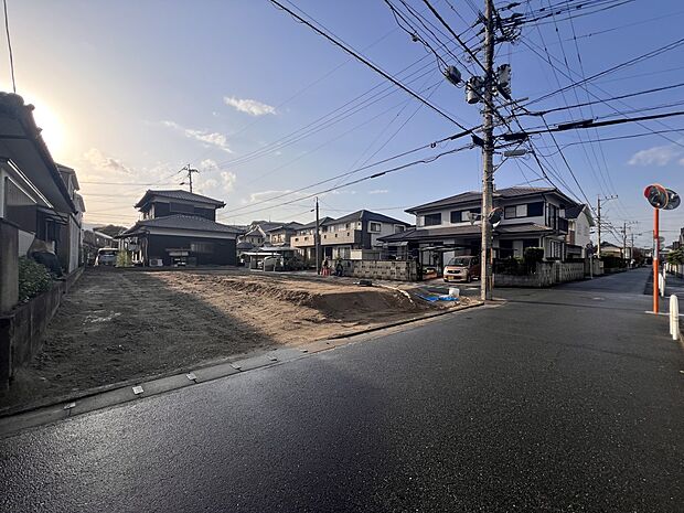 【前面道路含む現地写真】前面道路:北東側5.6m公道