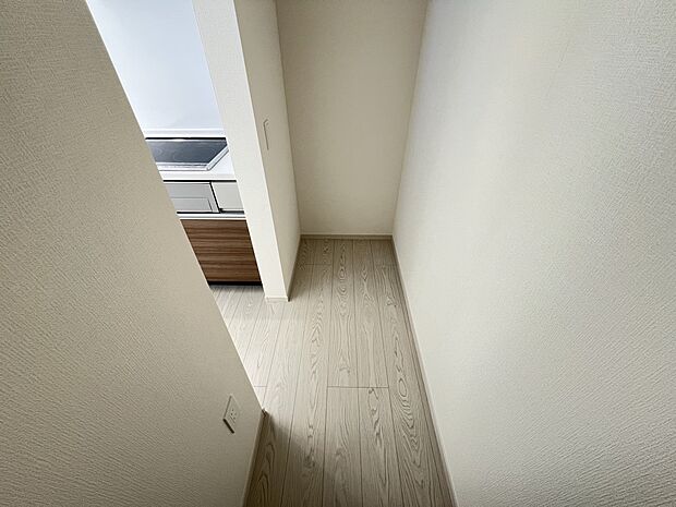 【収納】キッチン横 パントリー収納(1号棟)