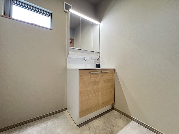 【洗面台・洗面所】三面鏡仕様の洗面化粧台