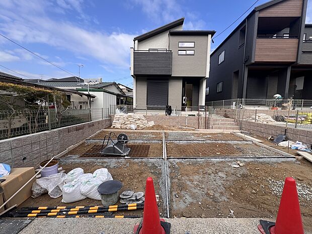 【駐車場】並列3台駐車可能です(1号棟)