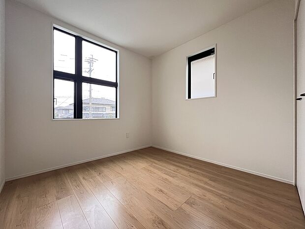 【洋室】洋室5.2帖　クローゼット収納付の居室です（1号棟）