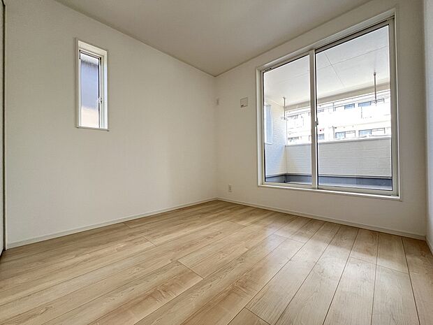 【同仕様写真(その他内観)】洋室7.5帖　ウォークインクローゼット、バルコニー付の居室です(同仕様)