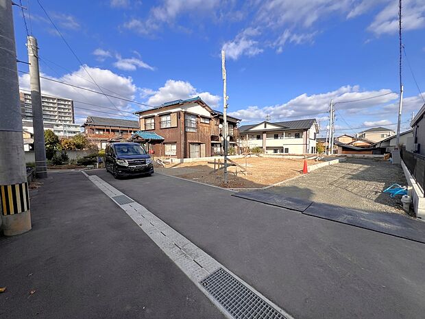 【前面道路含む現地写真】前面道路：西側5ｍ私道