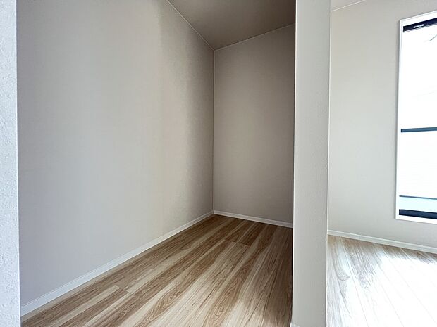 【同仕様写真(その他内観)】ウォークインクローゼット(同仕様)