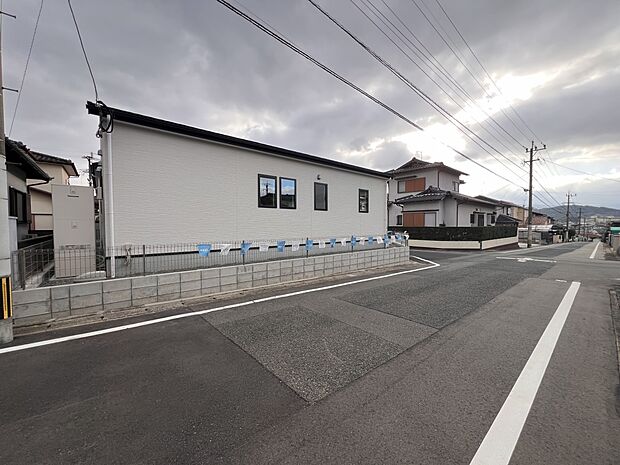 【前面道路含む現地写真】接道：北側6ｍ公道