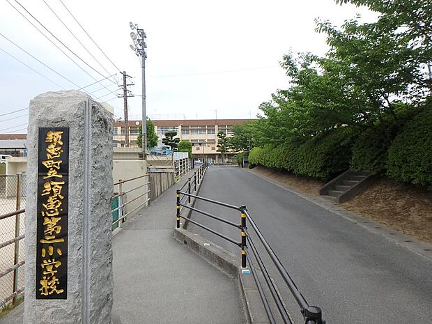 須恵町立須恵第二小学校(約1,600m・徒歩20分)