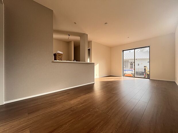 【リビング】LDK16帖 二面採光の明るいリビング空間(1号棟)