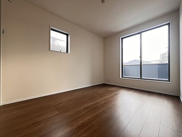 【洋室】洋室6帖 こちらもバルコニー付き!南向きのお部屋です(1号棟)