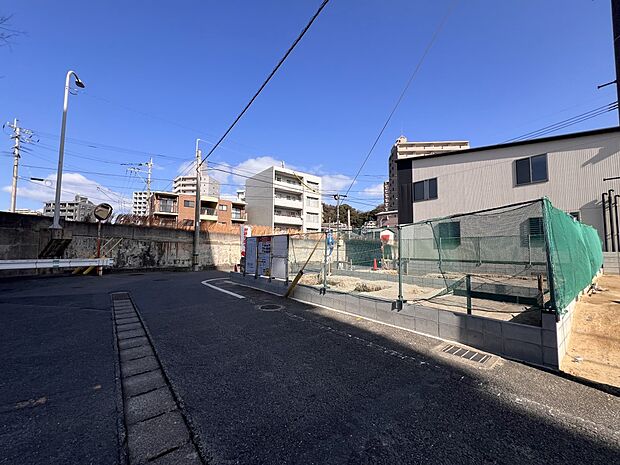 【前面道路含む現地写真】接道：西側3.9ｍ公道