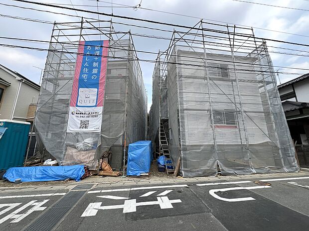 【現地外観写真】全2棟現地  左：1号棟　右：2号棟