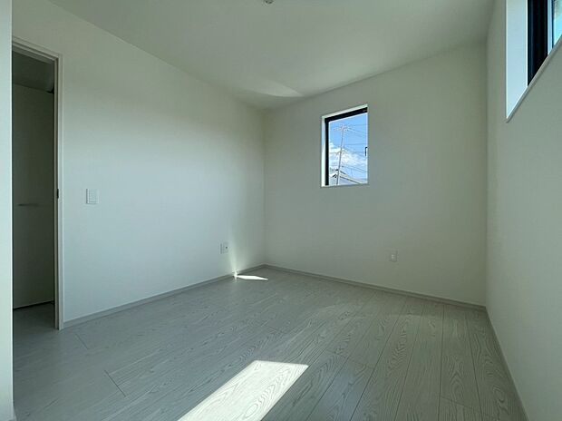 【洋室】洋室5.25帖　お子様のお部屋としてもお使いいただけます