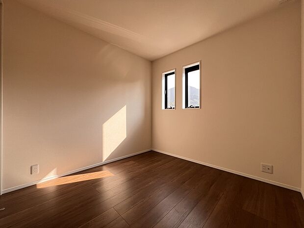 【同仕様写真(その他内観)】洋室7.7帖　ウォークインクローゼット、バルコニー付の居室（1号棟同仕様）