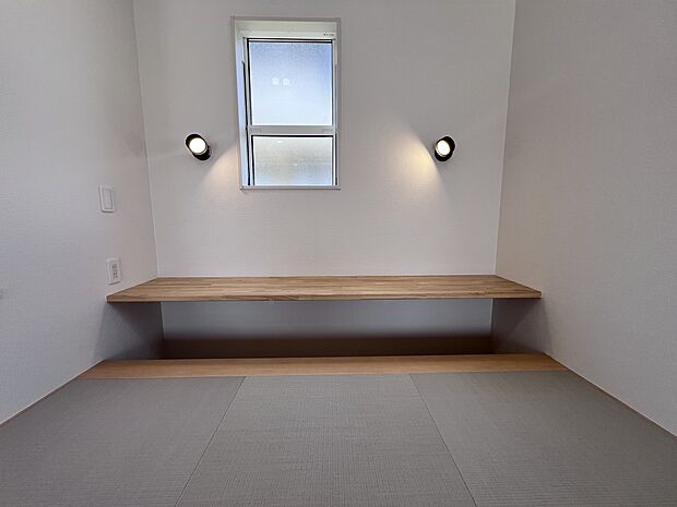 【同仕様写真(その他内観)】リビングに完備されたマルチスキップは2.5帖の広さです(1号棟同仕様)