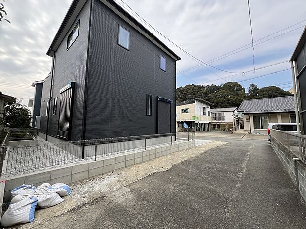 【前面道路含む現地写真】前面道路：西側4ｍ　法外道路