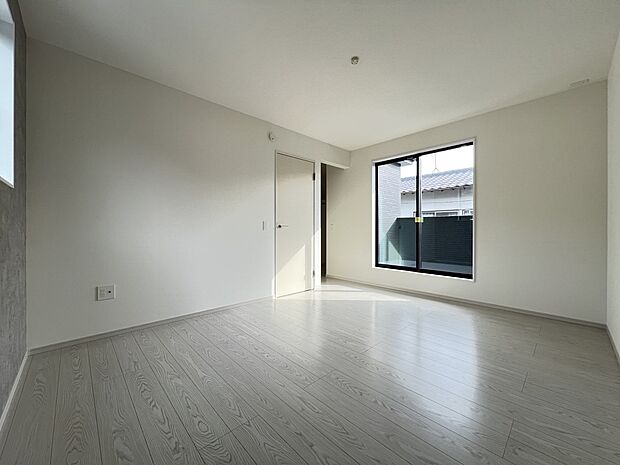 【洋室】洋室7.8帖　WIC、バルコニーに面したお部屋です(1号棟)