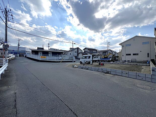 【前面道路含む現地写真】前面道路：東側8.6ｍ公道