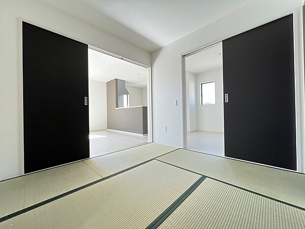 【和室】和室4.5帖 リビングとホールから出入り可能な2WAYタイプ!