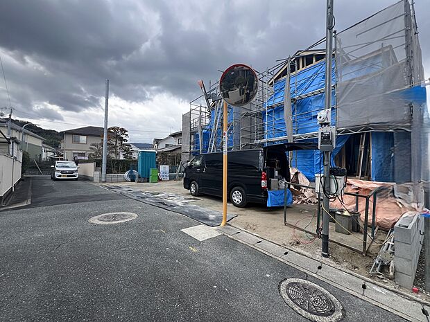 【前面道路含む現地写真】前面道路：南東側4ｍ公道