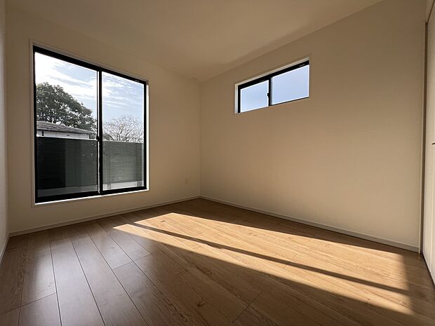 【洋室】洋室5.2帖 お子さまの居室にちょうど良い広さです バルコニー付き(1号棟)