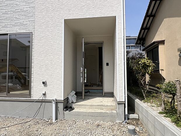 【玄関】玄関アプローチ（2号棟）