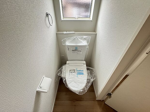 【トイレ】トイレは1、2階ともにございます　ウォシュレット機能付き