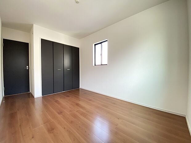 【同仕様写真(その他内観)】洋室5.2帖　全居室2面採光以上の明るい居宅です(同仕様)