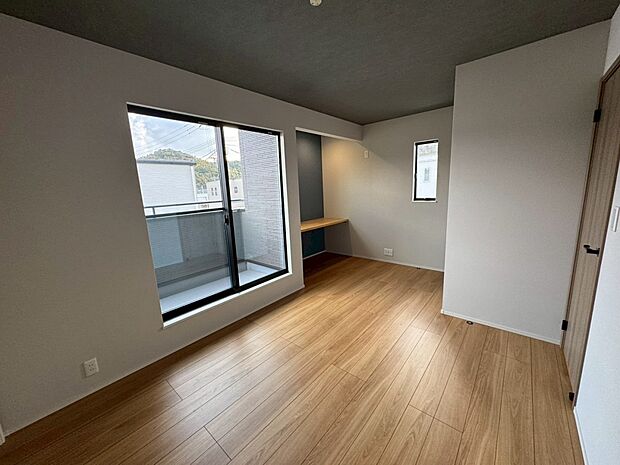 【洋室】洋室7.7帖 カウンター、WIC、バルコニー付きの広めのお部屋 ご夫婦の寝室にどうぞ!(9号地)