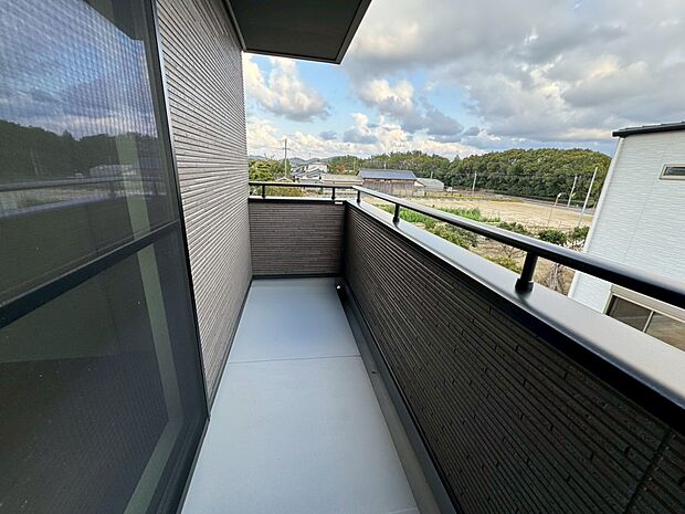 【バルコニー】洋室7.7帖からアクセス可能なバルコニー(9号地)