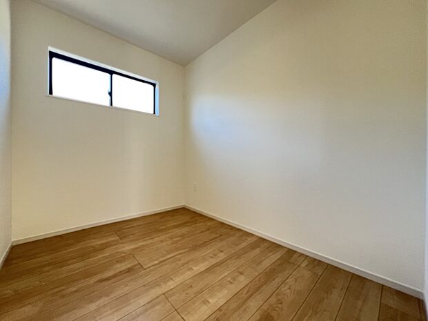【同仕様写真(その他内観)】洋室4.3帖　お子さまのお部屋としてもお使いいただけます（2号棟同仕様）