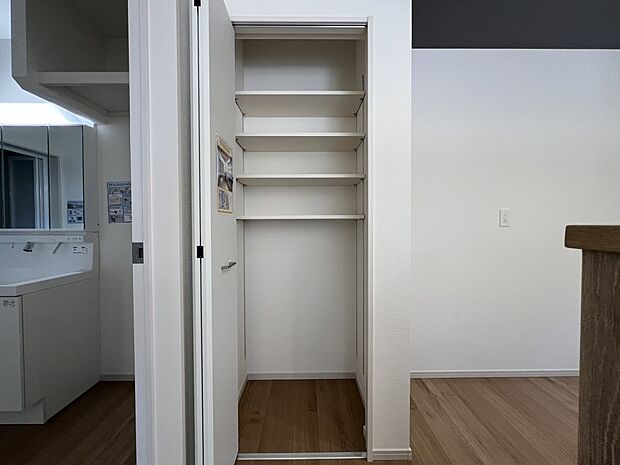 【収納】キッチン横　パントリー収納