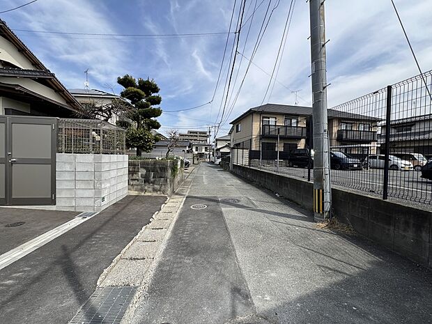 【前面道路含む現地写真】前面道路:南東側4m公道