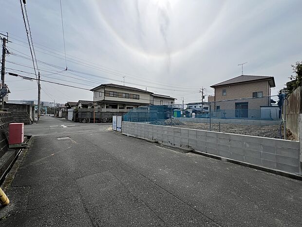 【前面道路含む現地写真】接道：東側5.3ｍ公道