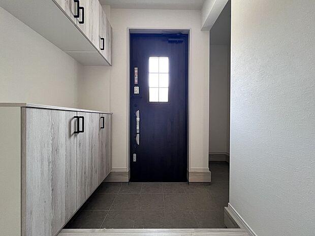 【玄関】シューズボックス、土間収納付きの玄関