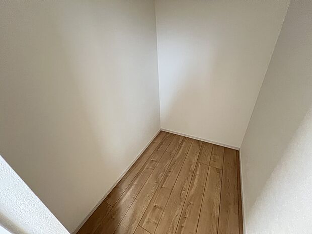 【ウォークインクローゼット】リビングにはウォークインクローゼットをご用意(1号棟)