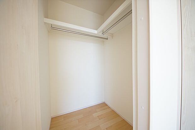 【同仕様写真(その他内観)】ウォークインクローゼット(1号棟同仕様)