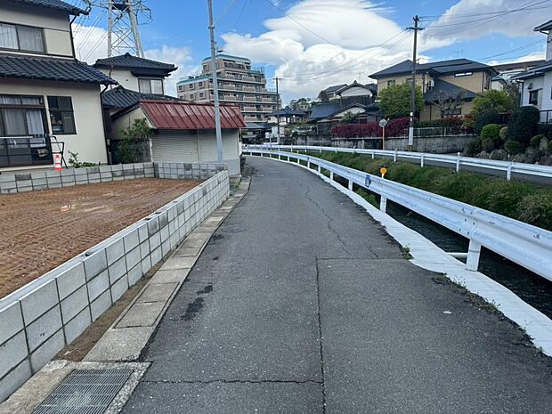 【前面道路含む現地写真】前面道路:南東側3.6m公道