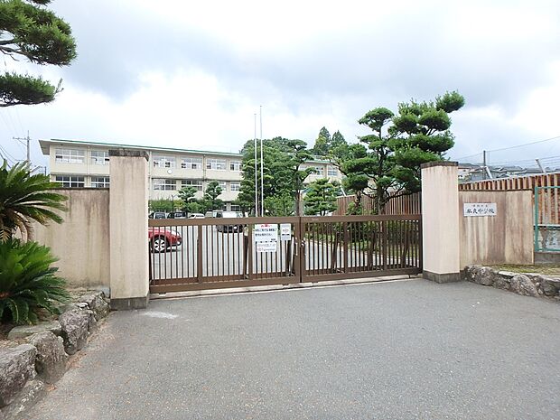 福岡市立早良中学校（約1,320m・徒歩17分）