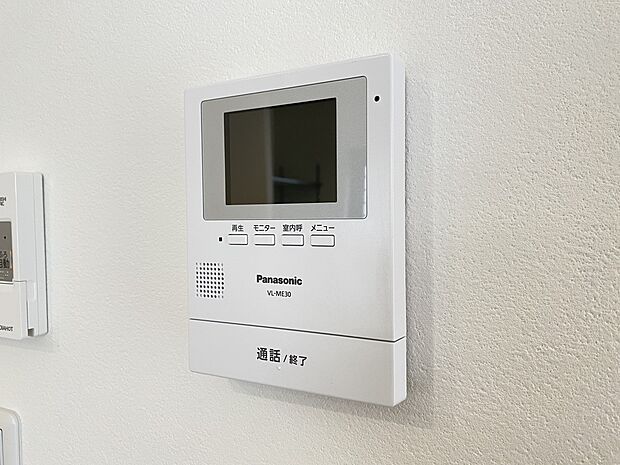 【防犯設備】TVモニター付きインターホン 手放し通話ができ送話表示灯で送話・受話状態が確認できます(同仕様)