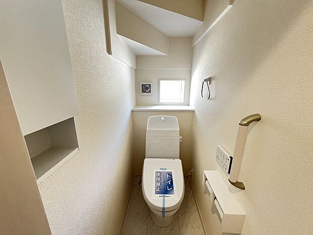 【トイレ】トイレは各階にご用意。ウォシュレット機能付き(1号棟)