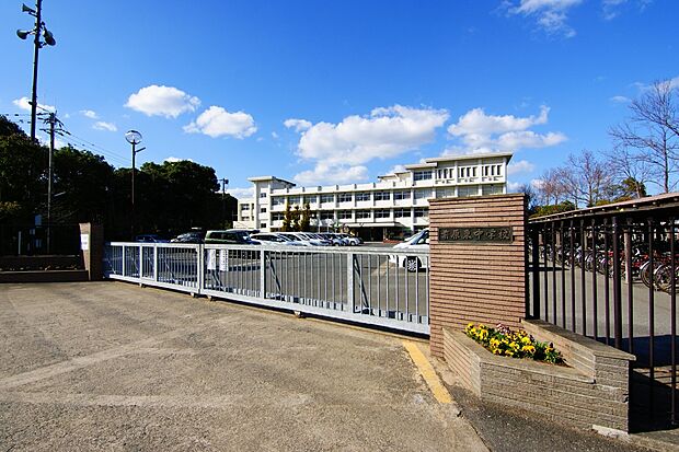 糸島市立前原東中学校(約2,900m・徒歩37分)