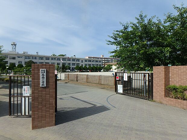 福岡市立香椎小学校(約1,520m・徒歩19分)