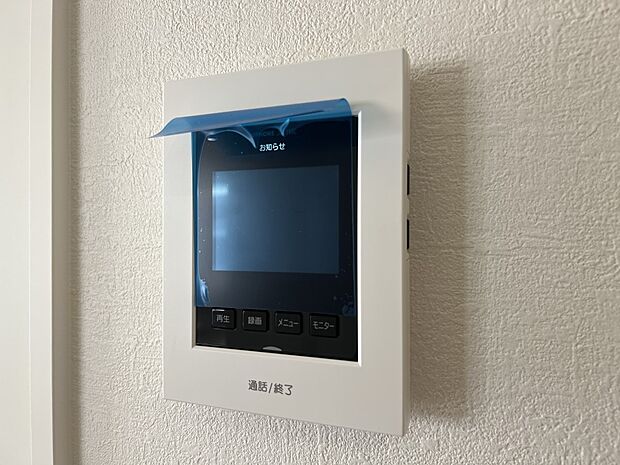 【防犯設備】TVモニター付きインターホン　手放し通話ができ、  送話表示灯で送話・受話状態が確認できます（同仕様)
