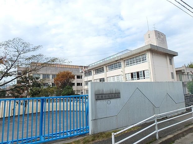 福岡市立飯倉中央小学校（約850m・徒歩11分）