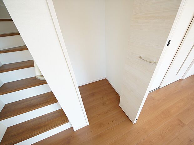 【同仕様写真(その他内観)】リビング収納(同仕様)